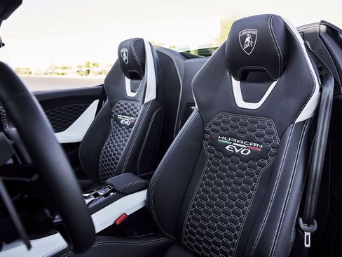 Used 2024 Lamborghini Huracan EVO image 43