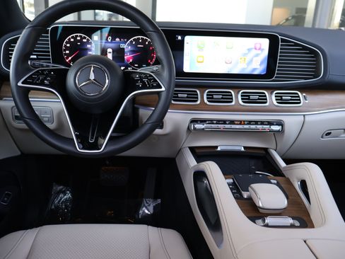 Used 2025 Mercedes-Benz GLS 450 4MATIC image 21