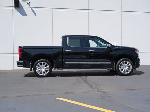Certified 2022 Chevrolet Silverado 1500 High Country w/ High Country Premium Package AWD/4WD image 2