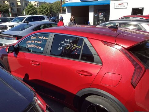 Used 2025 Kia Niro LX FWD image 7