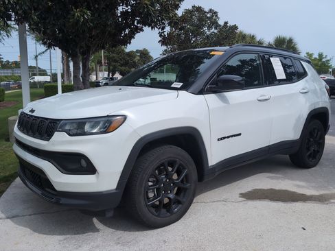 Used 2023 Jeep Compass Altitude w/ Sun and Sound Group image 5