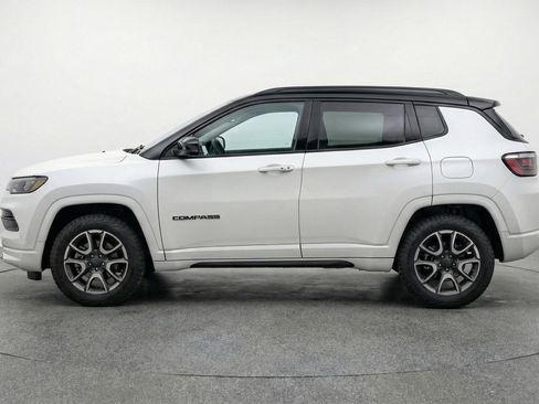 Used 2025 Jeep Compass Trailhawk image 5