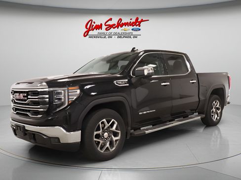 Used 2023 GMC Sierra 1500 SLT w/ SLT Premium Package AWD/4WD image 2