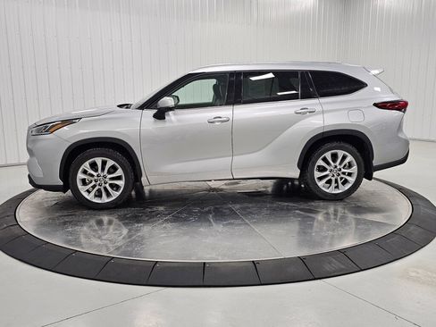 Used 2022 Toyota Highlander Limited AWD/4WD image 2
