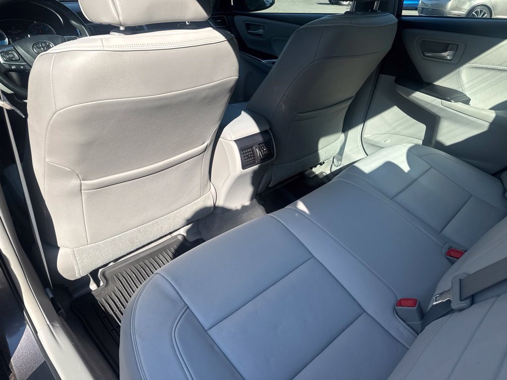 Used 2015 Toyota Camry XLE w/ Moonroof Package FWD image 30