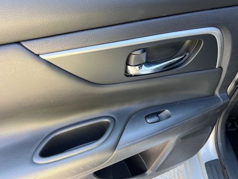 Used 2018 Nissan Altima 2.5 SV image 12