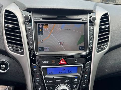 Used 2015 Hyundai Elantra GT w/ Option Group 03 FWD image 11