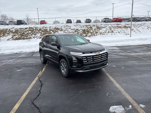 New 2026 Chevrolet Equinox LT w/ Convenience Package II FWD image 2