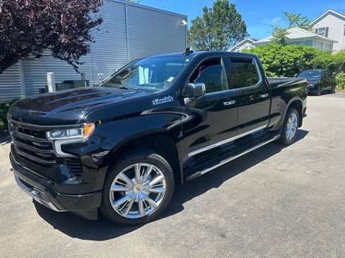 Used 2024 Chevrolet Silverado 1500 High Country w/ Technology Package AWD/4WD image 2