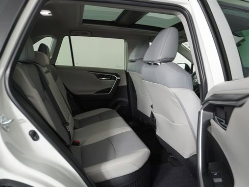 Used 2022 Toyota RAV4 Limited image 40