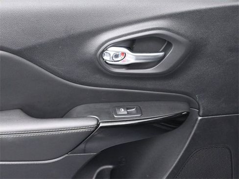 Used 2023 Jeep Cherokee Altitude Lux image 27