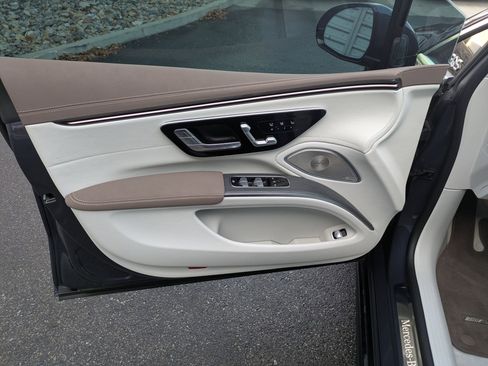 Used 2022 Mercedes-Benz EQS 580 4MATIC Sedan image 12