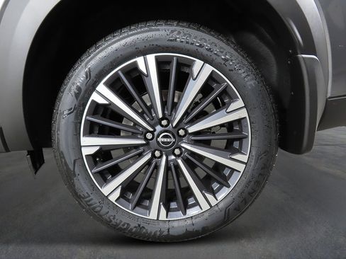 New 2026 Nissan Pathfinder Platinum AWD/4WD image 9