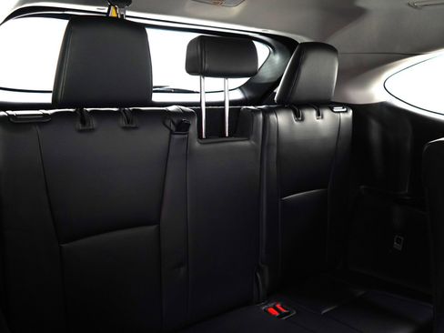 Used 2022 Toyota Highlander XLE image 12