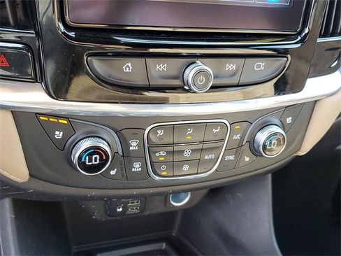 Used 2022 Chevrolet Traverse Premier image 29