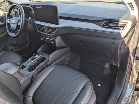 New 2026 Ford Escape SE w/ PHEV Premium Package FWD image 32