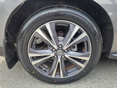 Used 2017 Nissan Pathfinder Platinum AWD/4WD image 17