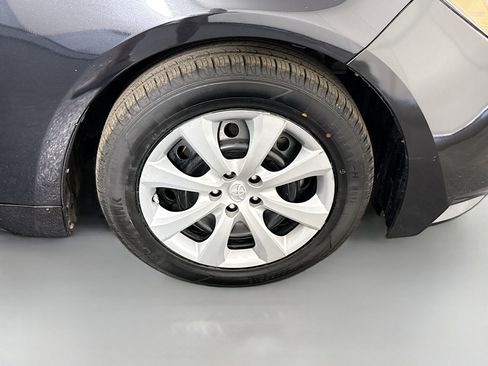 Used 2021 Toyota Corolla LE image 31