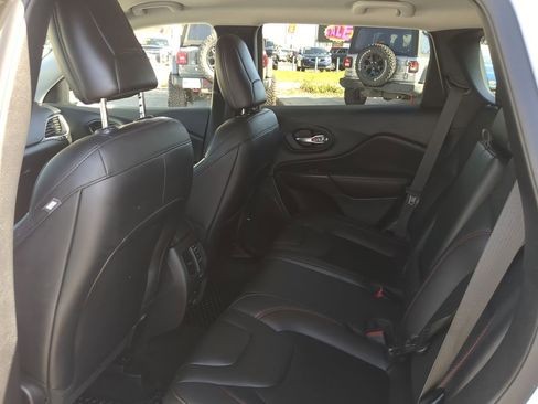 Used 2022 Jeep Cherokee Trailhawk image 13