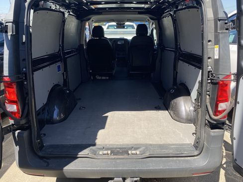 Used 2022 Mercedes-Benz Metris image 16