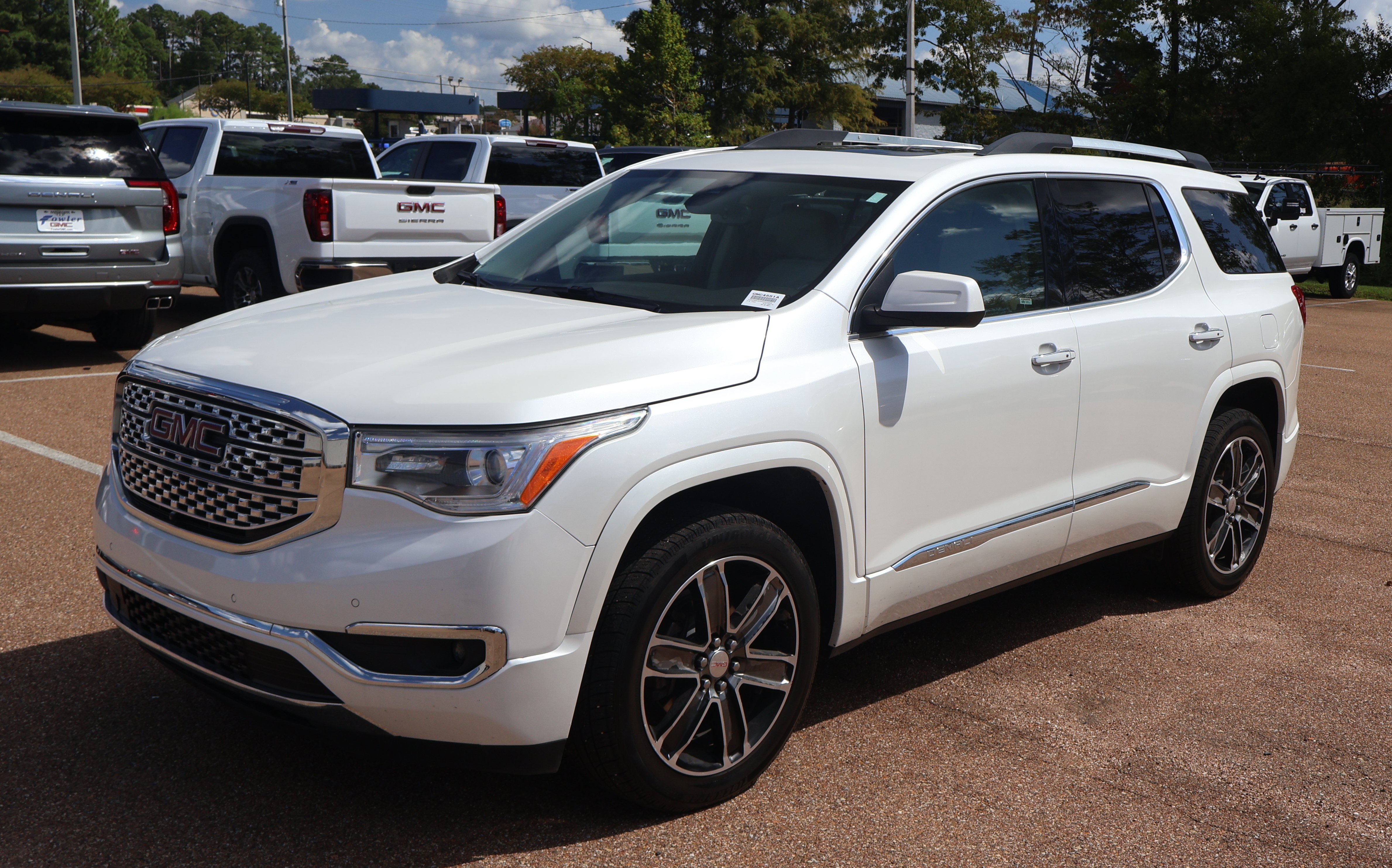 Used 2019 GMC Acadia Denali w/ Technology Package FWD image 1