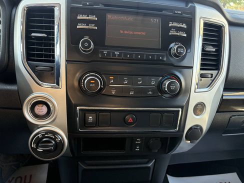 Used 2018 Nissan Titan SV AWD/4WD image 33