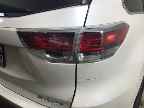Used 2016 Toyota Highlander XLE image 27