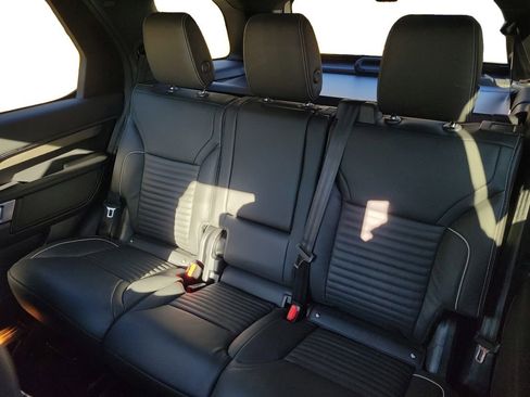 New 2024 Land Rover Discovery Metropolitan Edition image 22