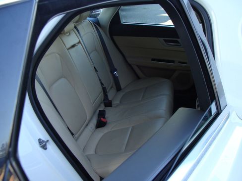 Used 2017 Jaguar XF Prestige image 11