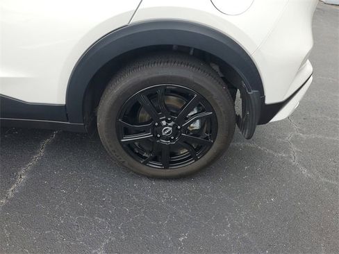 Certified 2024 Nissan Kicks SR image 5