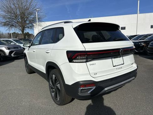 New 2026 Volkswagen Taos SE image 3