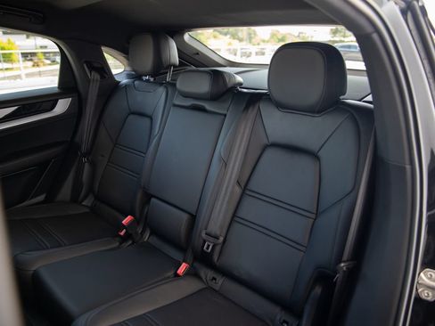 Certified 2024 Porsche Cayenne Coupe AWD/4WD image 19
