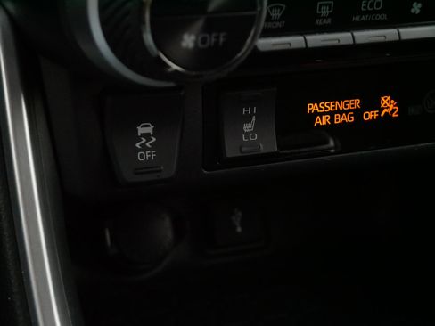 Used 2020 Toyota RAV4 XLE w/ XLE Grade Weather Package image 28