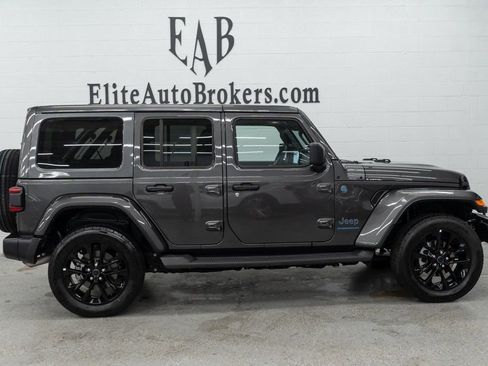Used 2025 Jeep Wrangler Unlimited Sahara w/ Safety Group AWD/4WD image 5