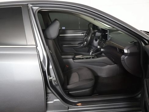 Used 2023 Nissan Altima 2.5 SV w/ SV Premium Package FWD image 31