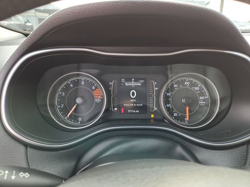 Certified 2019 Jeep Cherokee Latitude Plus image 10