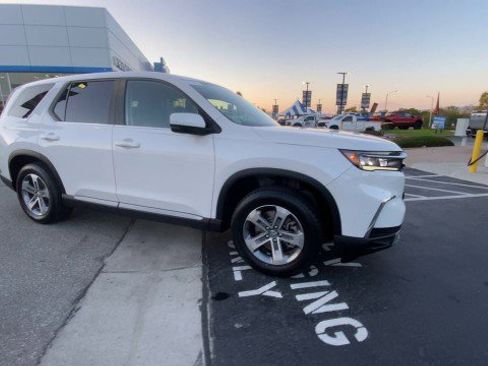 Used 2023 Honda Pilot EX-L image 2