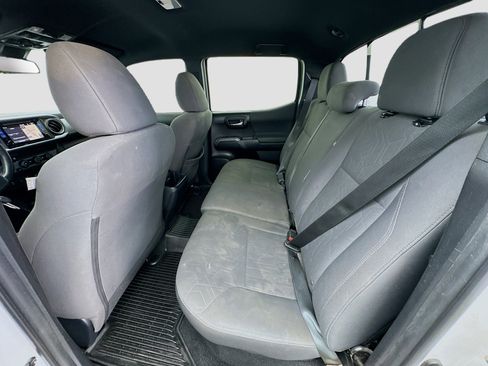 Used 2019 Toyota Tacoma TRD Off-Road w/ Technology Package image 15