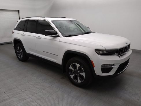Used 2022 Jeep Grand Cherokee Limited 4xe w/ Luxury Tech Group II AWD/4WD image 11