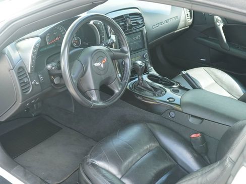 Used 2005 Chevrolet Corvette Convertible w/ Preferred Equipment Group RWD image 12