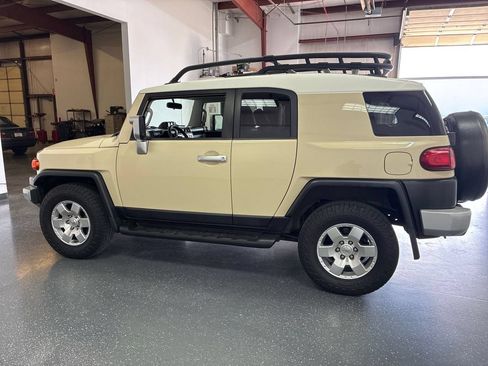 Used 2008 Toyota FJ Cruiser 4WD image 7