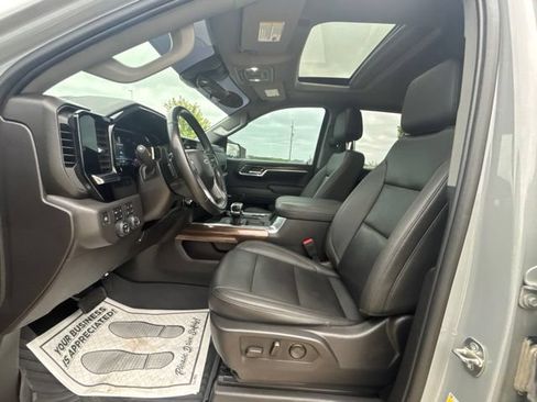 Used 2024 Chevrolet Silverado 1500 LT Trail Boss w/ LT Trail Boss Premium Package AWD/4WD image 2