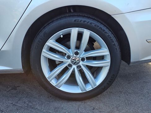 Used 2019 Volkswagen Passat 2.0T Wolfsburg w/ Wheels & Sunroof Package FWD image 8