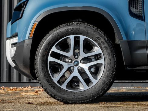 Used 2025 Land Rover Defender 110 S image 4