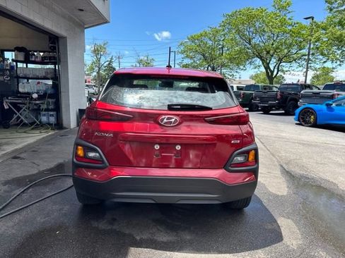 Used 2021 Hyundai Kona SE AWD/4WD image 3