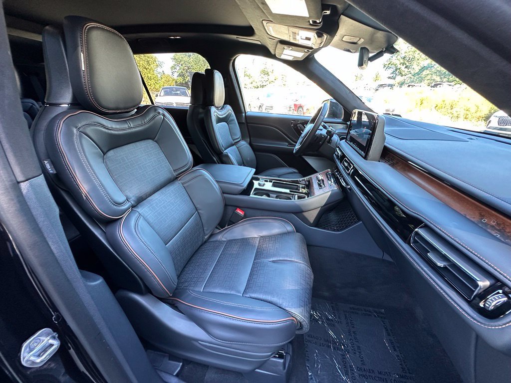 New 2026 Lincoln Aviator Black Label w/ Jet Appearance Package AWD/4WD image 24