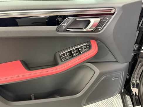 New 2026 Porsche Macan image 15