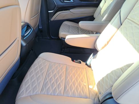 Used 2024 Cadillac Escalade ESV Sport w/ LPO, ONYX Package image 30