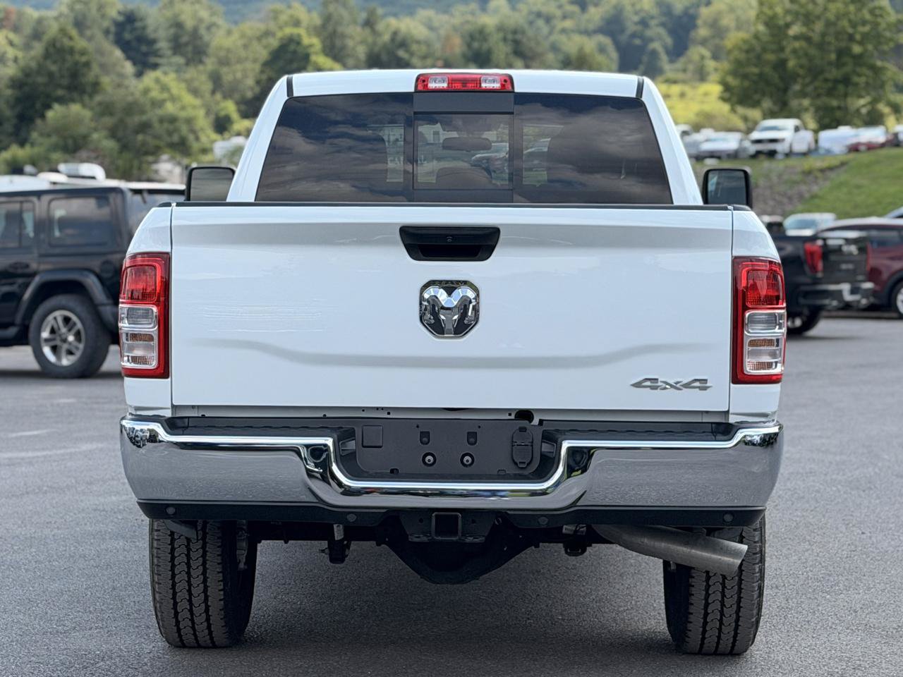 Used 2024 RAM 3500 Tradesman w/ Chrome Appearance Group AWD/4WD image 6