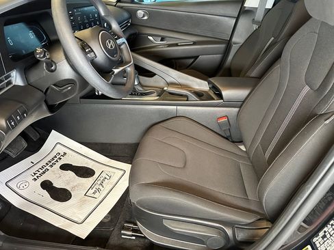 Used 2025 Hyundai Elantra SE FWD image 20